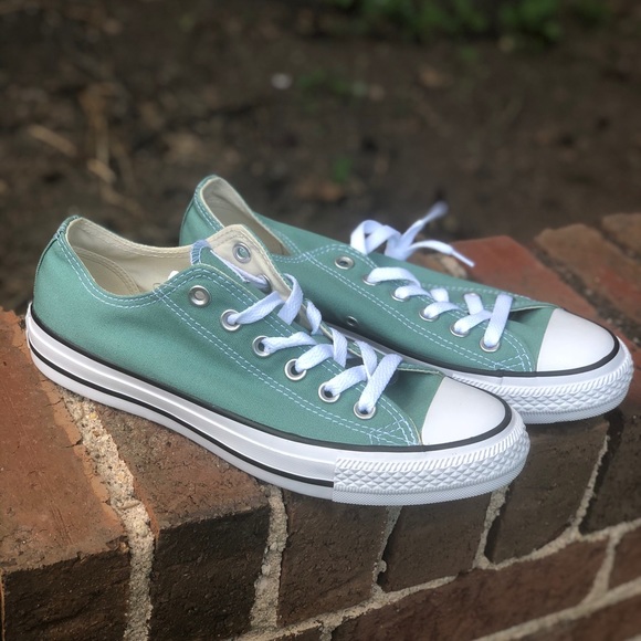 Converse Shoes - Chuck Taylor low Women Sz 7